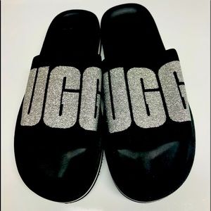 UGG SLIP ON SIZE 8